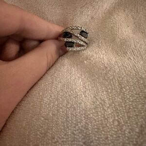 Rare Vintage Elegant Black and Silver Women's Ring Size 7
